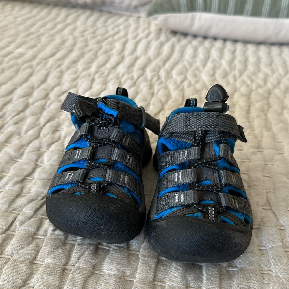 KEEN Toddler Newport H2 Sandal. Like new condition!!
